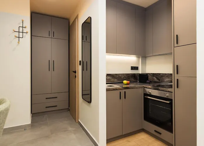 Ermou Boutique By Nest *